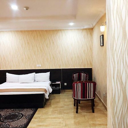 Fawzy Hotel Ибадан Экстерьер фото
