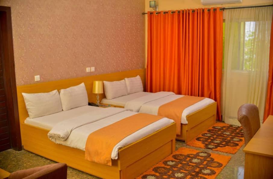 Fawzy Hotel Ибадан Экстерьер фото