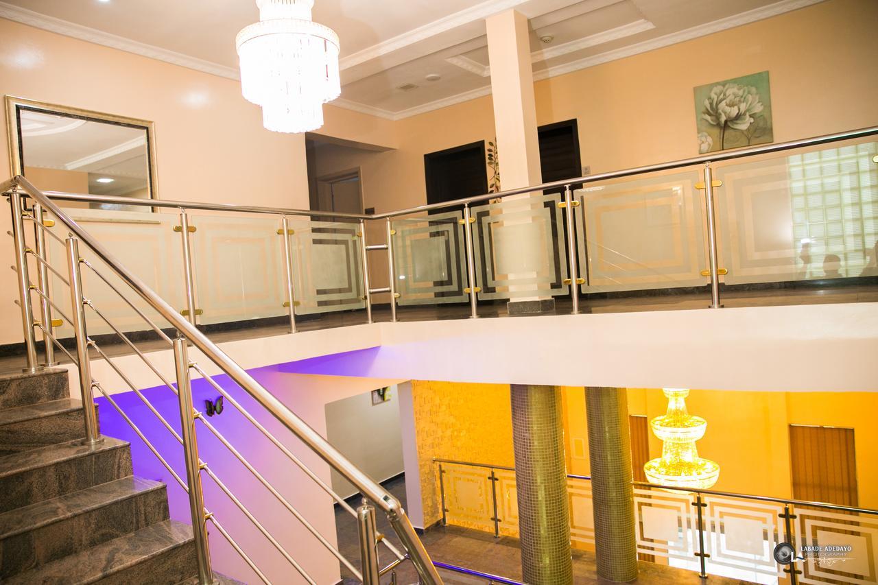 Fawzy Hotel Ибадан Экстерьер фото