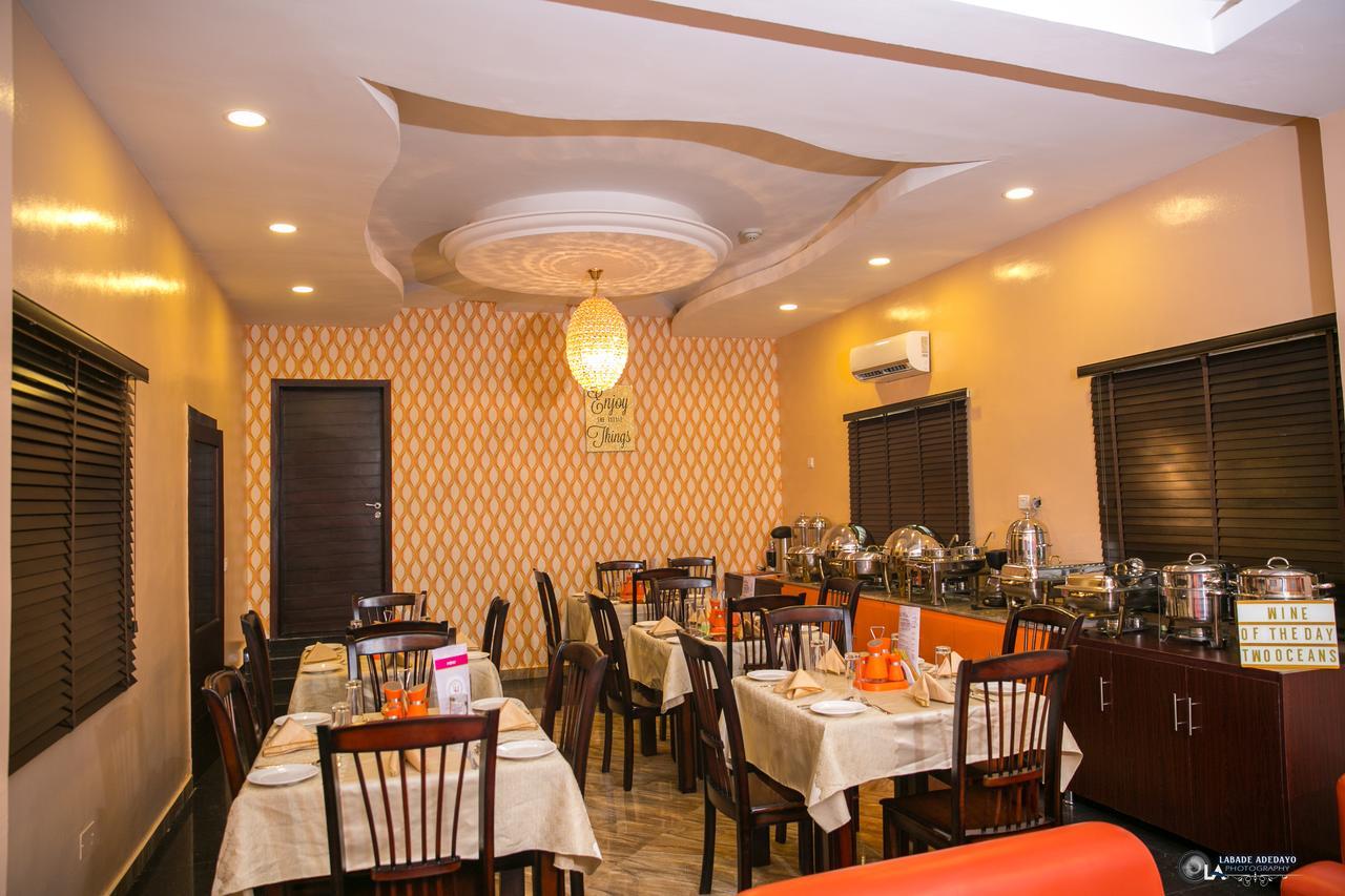 Fawzy Hotel Ибадан Экстерьер фото